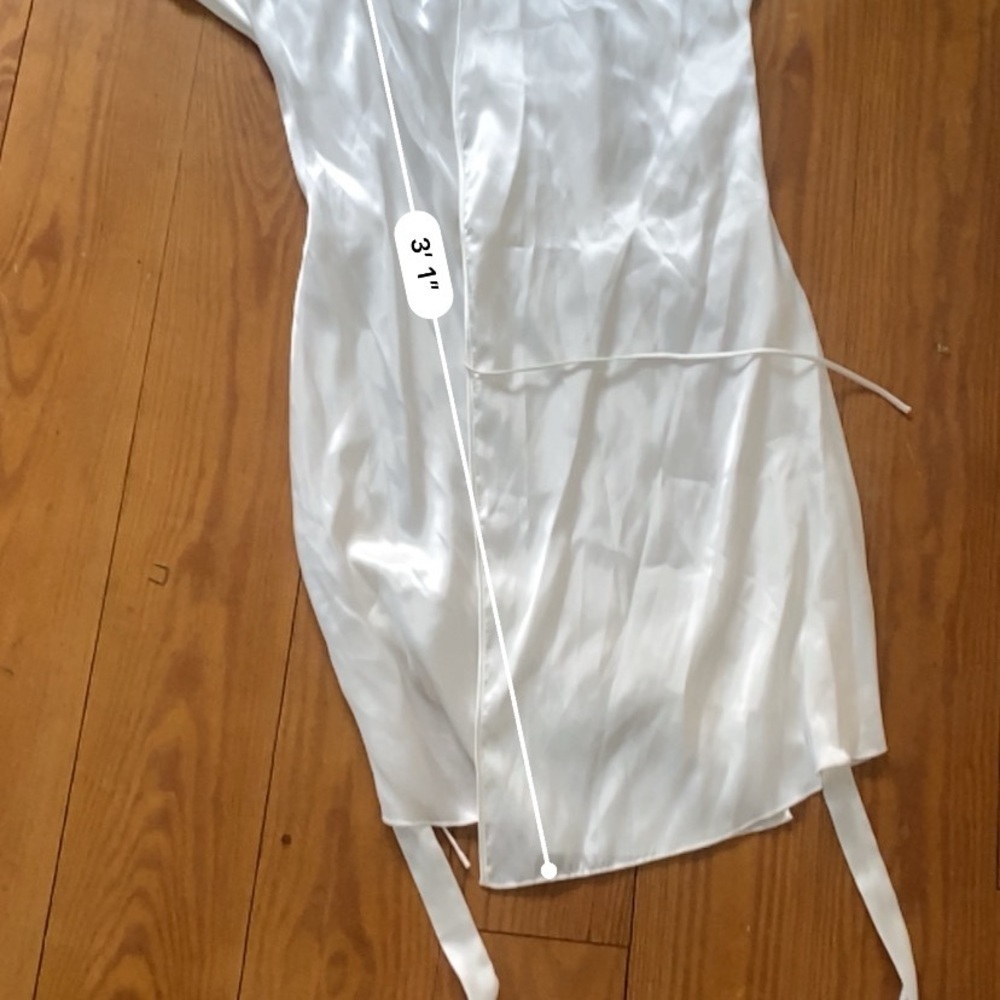 Oscar de la Renta Ivory Satin Robe - Picture 11 of 11